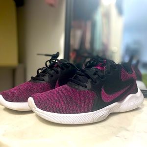Nike Flex Sneakers 7.5